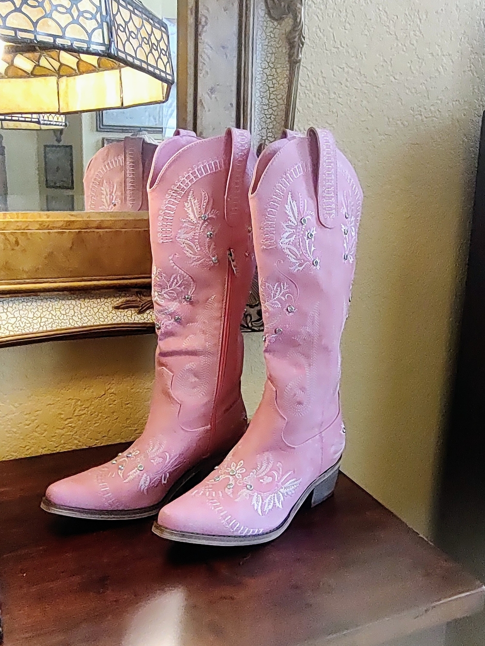 Women’s Pink Embroidered Western Boots SZ 7
